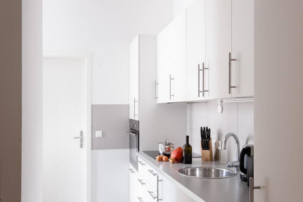 Sc 05 By Rockchair Apartments L Superhost Status L 2 Bedrooms Boxspringbeds Balcony Elevator - Cozy Family & Business Flair Welcomes You! برلين المظهر الخارجي الصورة